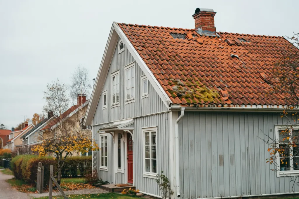 tecken p att taket beh ver renoveras hus garens checklista f re skadan r framme