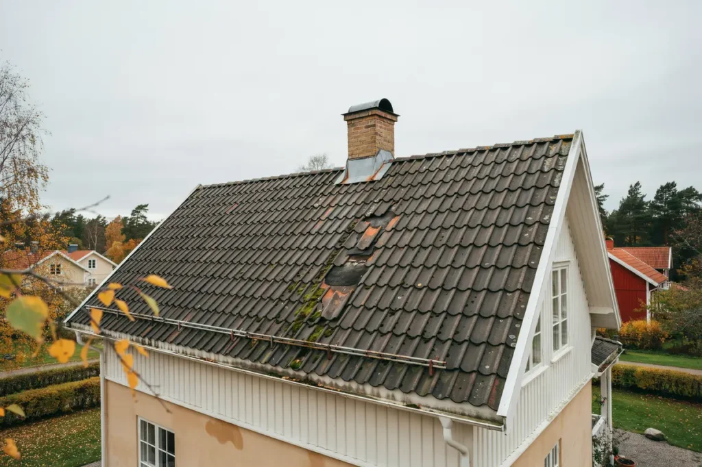s uppt cker du l ckage i taket i tid praktiska kontroller f r villa gare