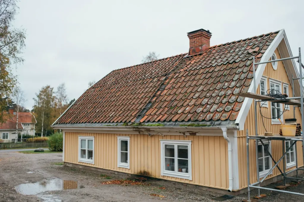 takservice f r villa gare underh llspunkter som f rl nger takets livsl ngd